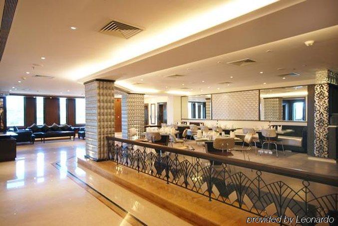 梅费尔会议酒店 布巴内什瓦尔 内观 照片